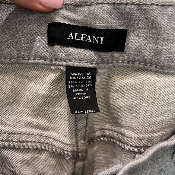 Jeans - Picture 2 of 5